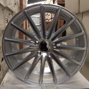 Juego de 4 llantas Maserati Plata-Metal 18