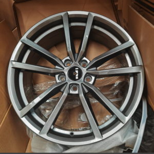 KIT DE 4 LLANTAS VW R GUNMETAL 18 Y NEUMATICOS 225/40/18 LANDSPIDER