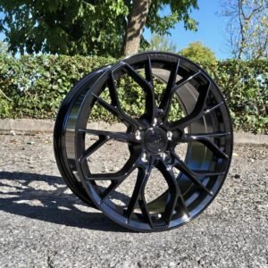 JUEGO DE 4 LLANTAS F-FAV1-06-1 8X18 5X112 ET40 BLACK
